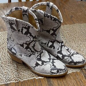 GUC BORN Snakeskin Ankle Boots